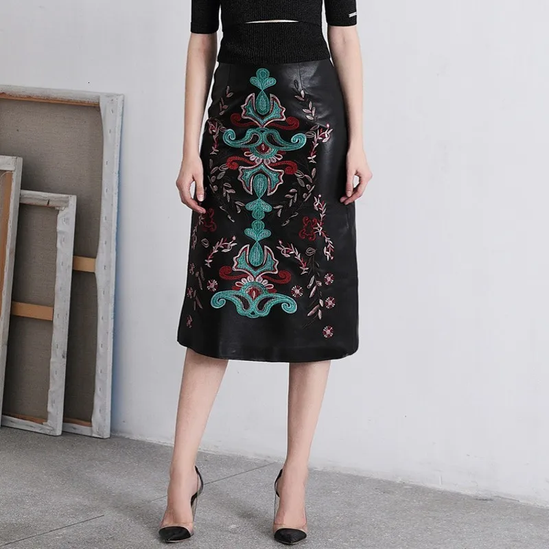 Женские юбки до середины икры с цветочной вышивкой в народном стиле высокой