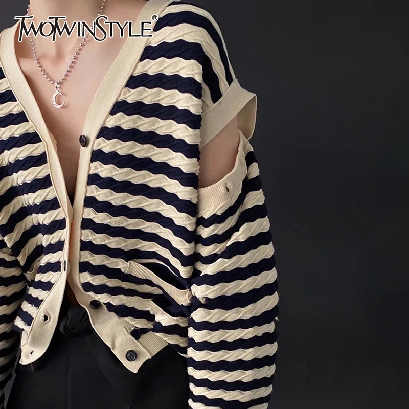 

Coats & Jackets
