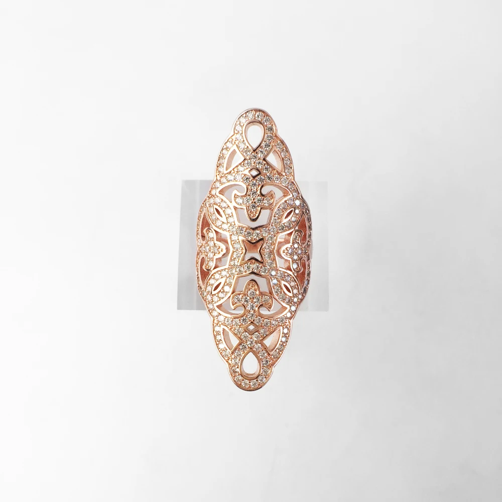 Кольцо коктейльное цвета розового золота с арабическим цирконием модное кольцо