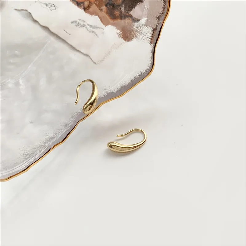 Модные Уникальный Темперамент маленькие серьги в виде капелек воды контракт