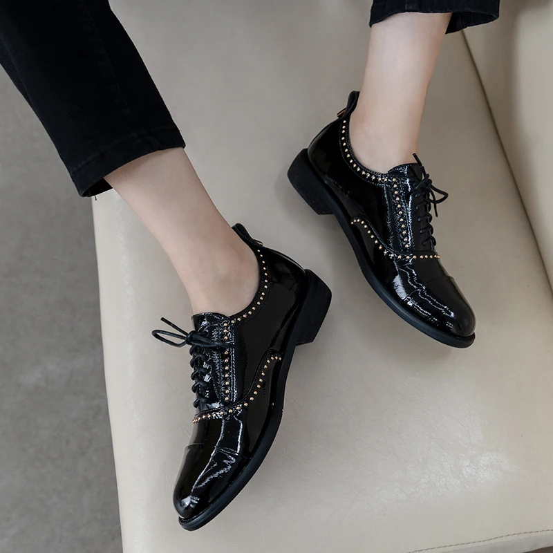 

New Fashion glossy patent leather vintage for women shoes lace-up Bullock round toe low heel Rivet decoration Leisure shoes