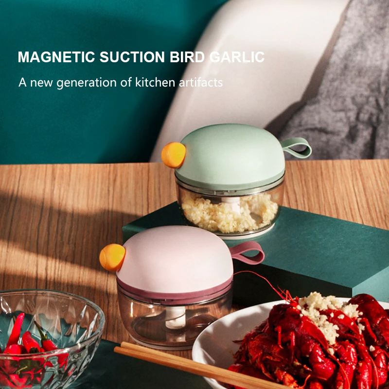 Милая маленькая птичка прессованный чеснок сложенный пюре ручная чесночная