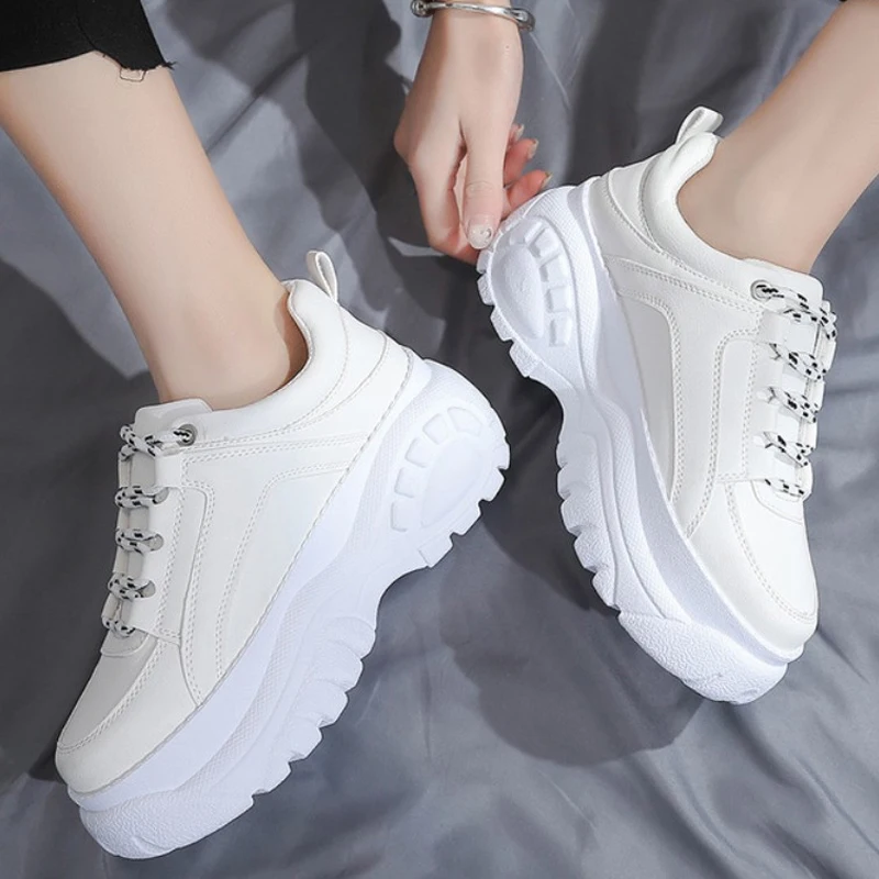 Женские кроссовки на массивной платформе Белые Повседневные вулканизированной