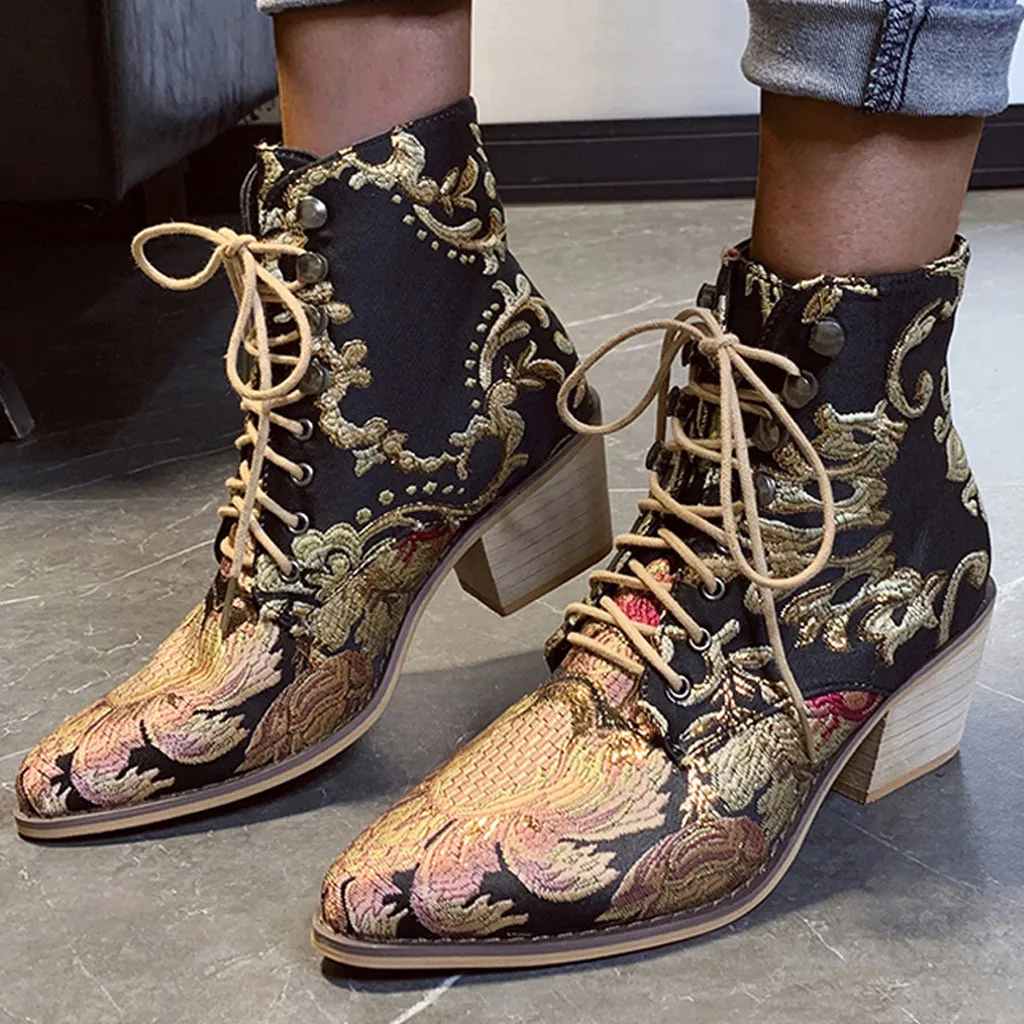 Женские ботинки в стиле ретро замшевые с вышивкой на квадратном каблуке обувь