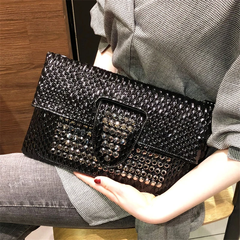 Women Envelope Totes Rivets Shoulder Bags Luxury Women Handbags Black 2020 New Ladies Fashion Metal Chain Small Crossbody Bags