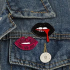 Черные красные броши в форме губ заколки крутой Забавный кусающий значок на язык для женщин и мужчин романтические эмалированные заколки на лацкан модные ювелирные изделия аксессуары