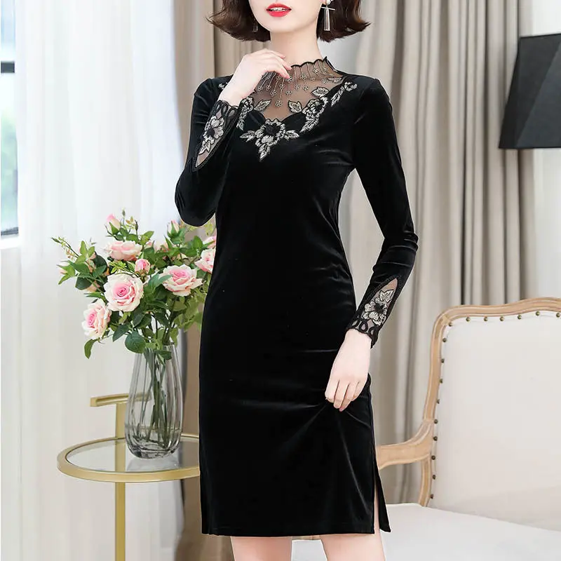 

Mom's Vintage Velvet Dress Women Fashion Slim Knee-Length Spliced Lace Dress Spring Elegant Embroidery Long Sleeve Party Dress