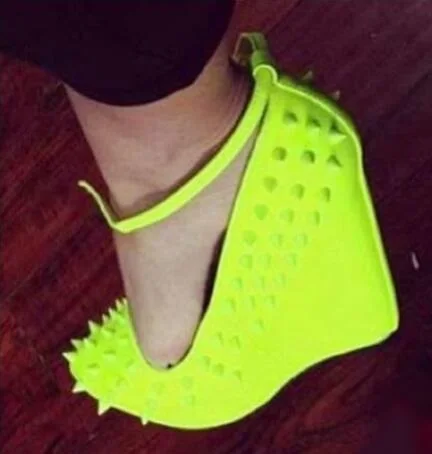 Fashion Rivets Wedge Shoes Fuchsia Yellow Studded Ankle Strap High Platform Wedges Punk Style Party Dress Shoes Size 42