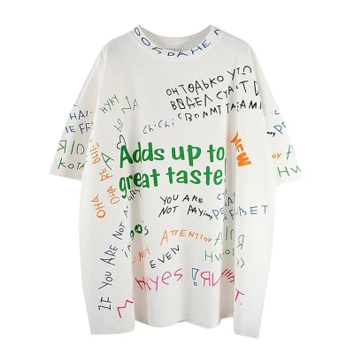 Свободный пуловер с короткими рукавами принтом граффити и алфавита большие