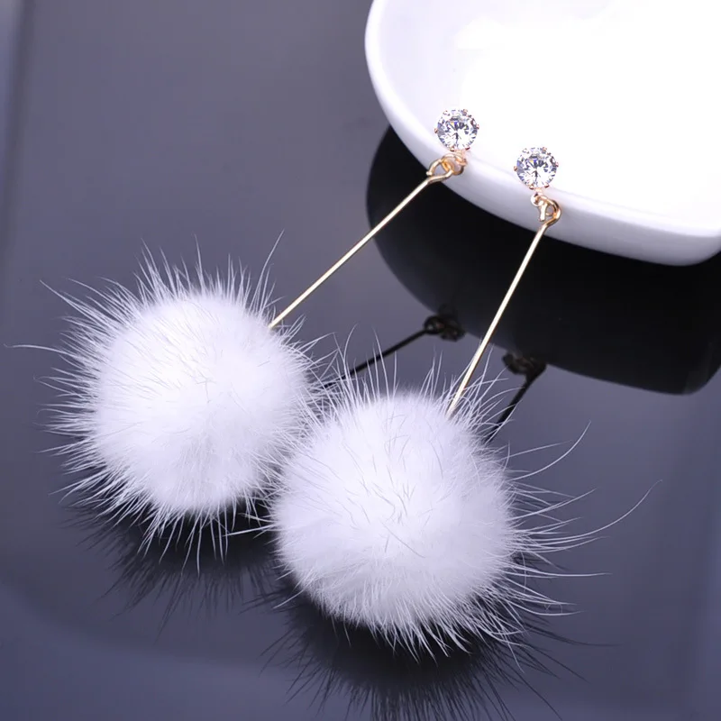 

2020 new Korean fashion earring fur ball elegant personality versatile long plush earpendant gold plated jewelry pearl earrings