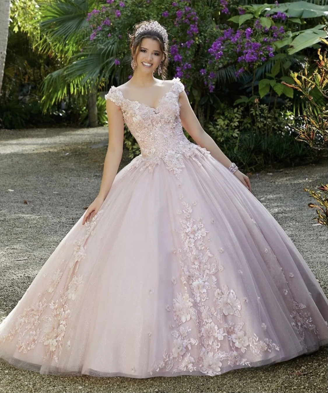 

Light Pink Quinceanera Dress 2021 V-Neck Appliques Flowers Beads Backless Party Princess Sweet 16 Ball Gown Vestidos De 15 Años