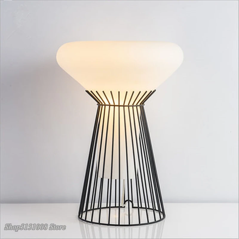 Итальянский дизайн настольная лампа светильник простой современный