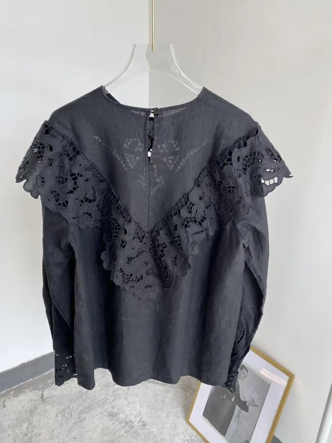 

2021 New Spring Women O-Neck Blouse Lady Lace Ruffles Hollow Out Shirt Female Fashion Vintage Long Sleeve Shirt Top