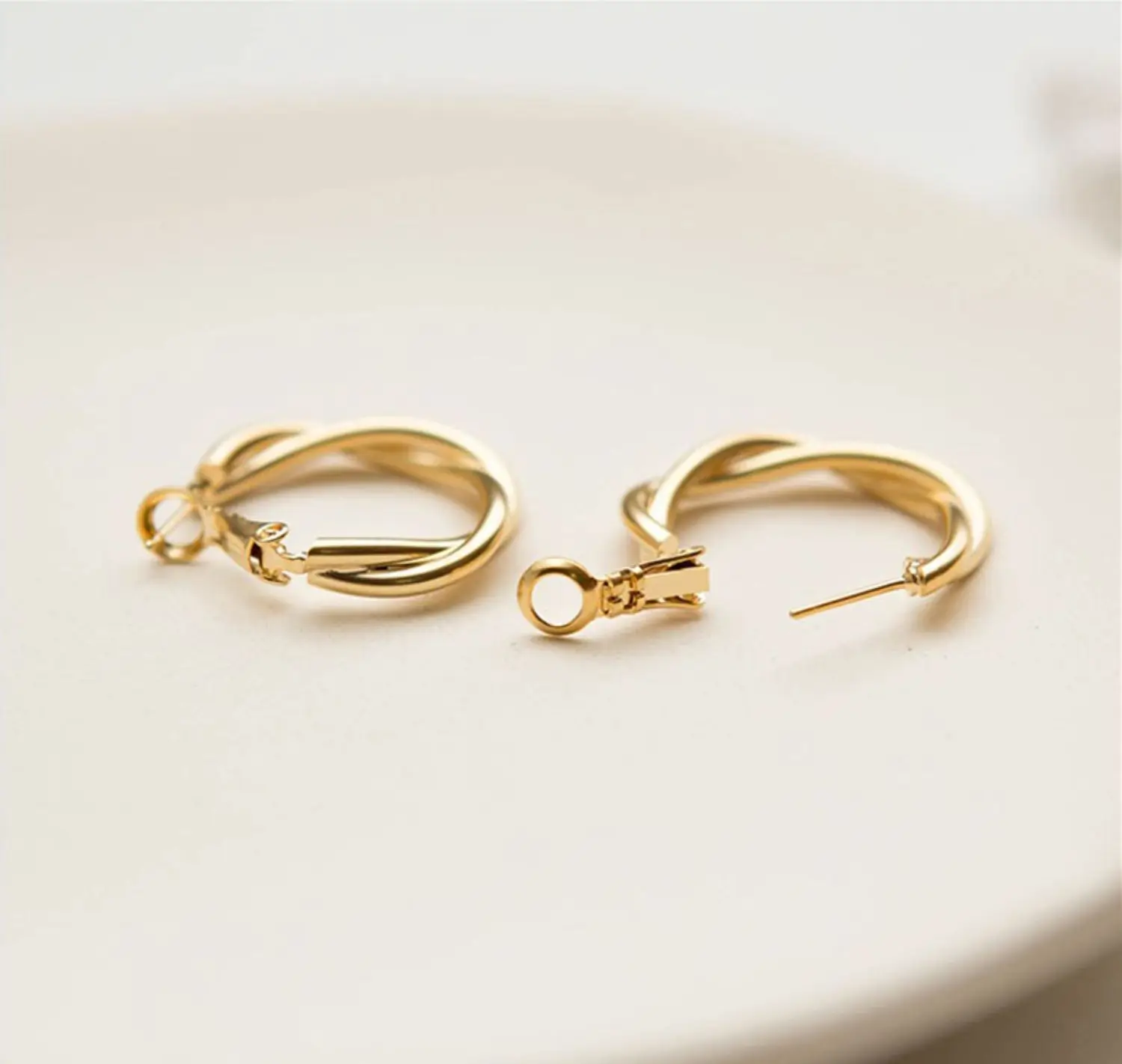 

Earrings For Women 2021 Fashion Distortion Interweave Twist Metal Circle Geometric Round Hoop Earrings for Women Accessories