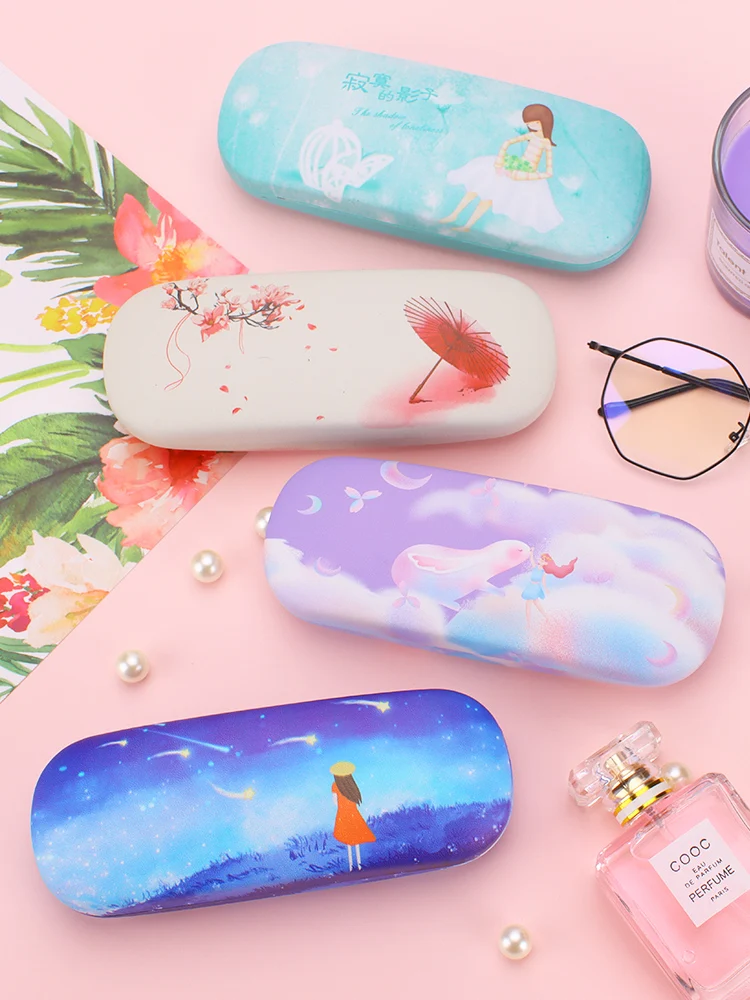 

Flower Flamingo Plant Series Glasses Case Men Women Portable Anti-pressure Student Myopia Glasses Case Retro Art Storage Box