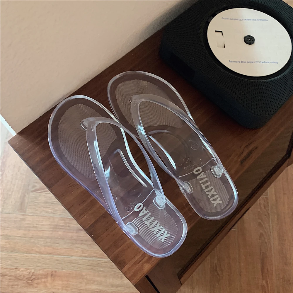 

2021 Korean Summer New Style Jelly Transparent Woman Crystal Bathroom Flip-Flops Couple Fashion Beach Sandals Slippers For Famil