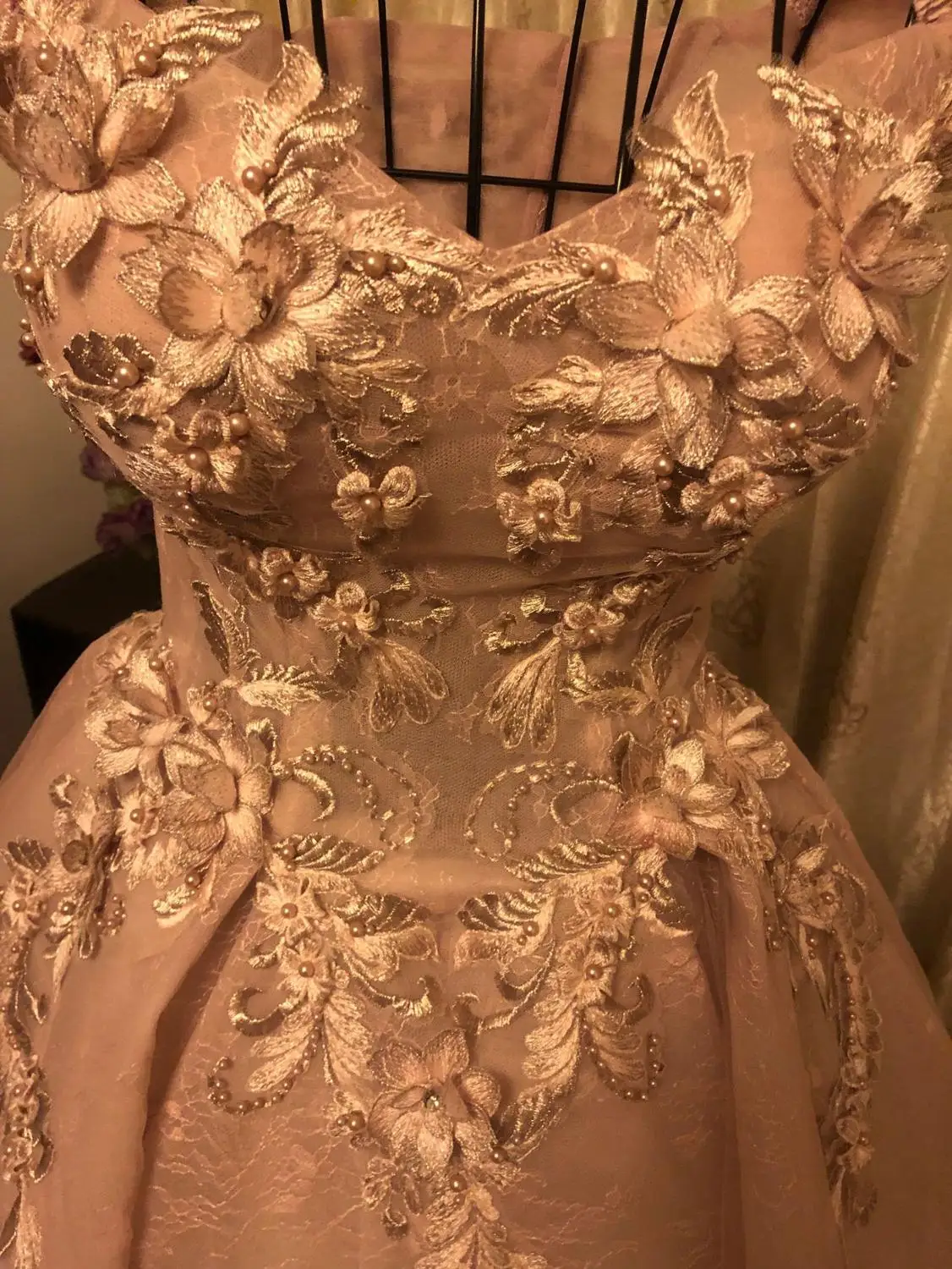 

2020 Elegant Off The Shoulder Ball Gown Long Evening Dresses 3D Flowers Beaded Lace Formal Evening Gowns Prom Party Dress