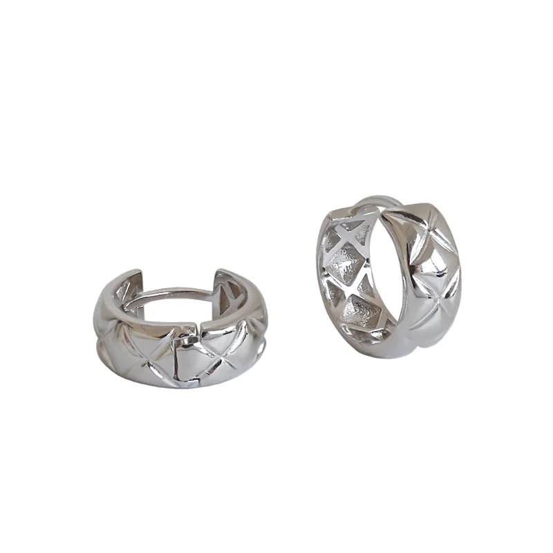 

Korean S925 sterling silver earrings ins niche minimalist diamond ear buckle female Joker wholesale Tremella ornaments
