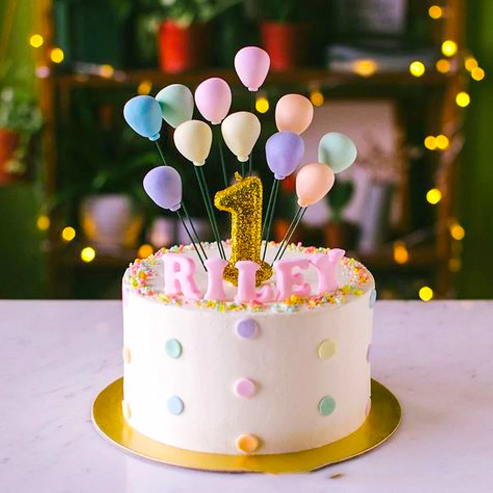 Украсить торт шариками. Торт с шарами. Декор торта для девочки. Торт девочка с шариками. Торт с декором воздушные шарики.