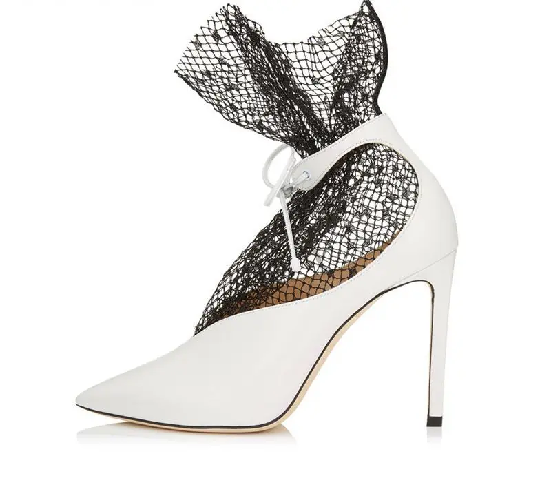 Женские белые туфли-лодочки с острым носком черные кружевные