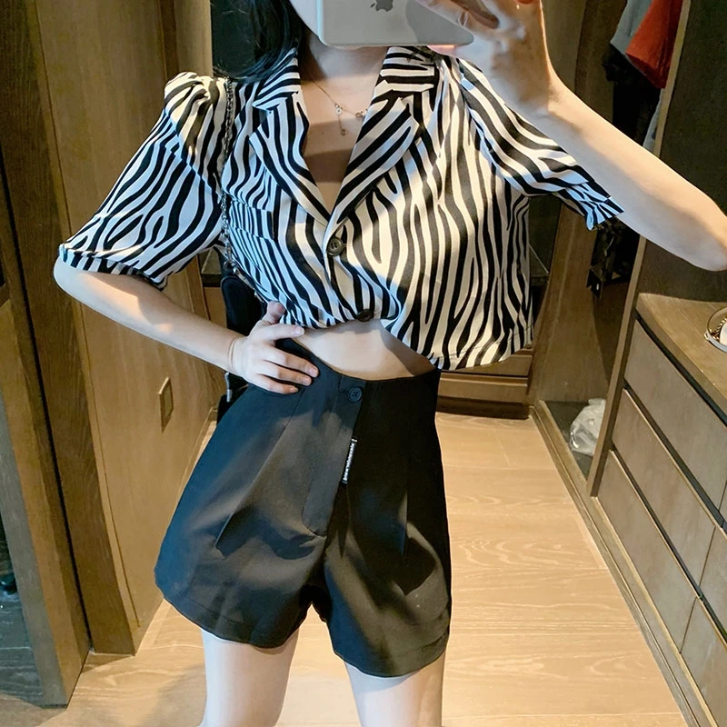 

2021 new summer high waisted suit shorts are thin and versatile, loose and wide leg A-line white hot pants