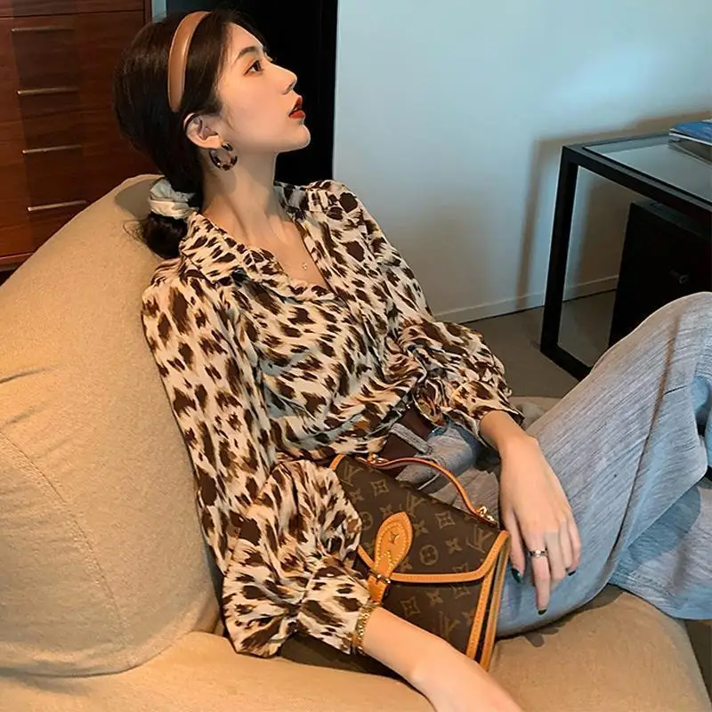 

Leopard print chiffon shirt women retro Hong Kong spring 2021 new fashion lantern sleeve loose print shirt