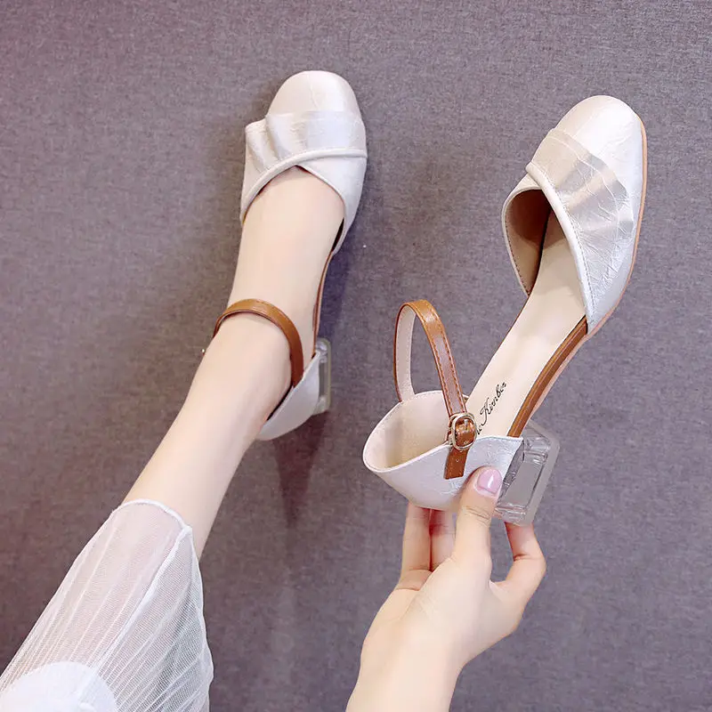 Сандалии женские на низком квадратном каблуке Нескользящие брендовые шлепанцы