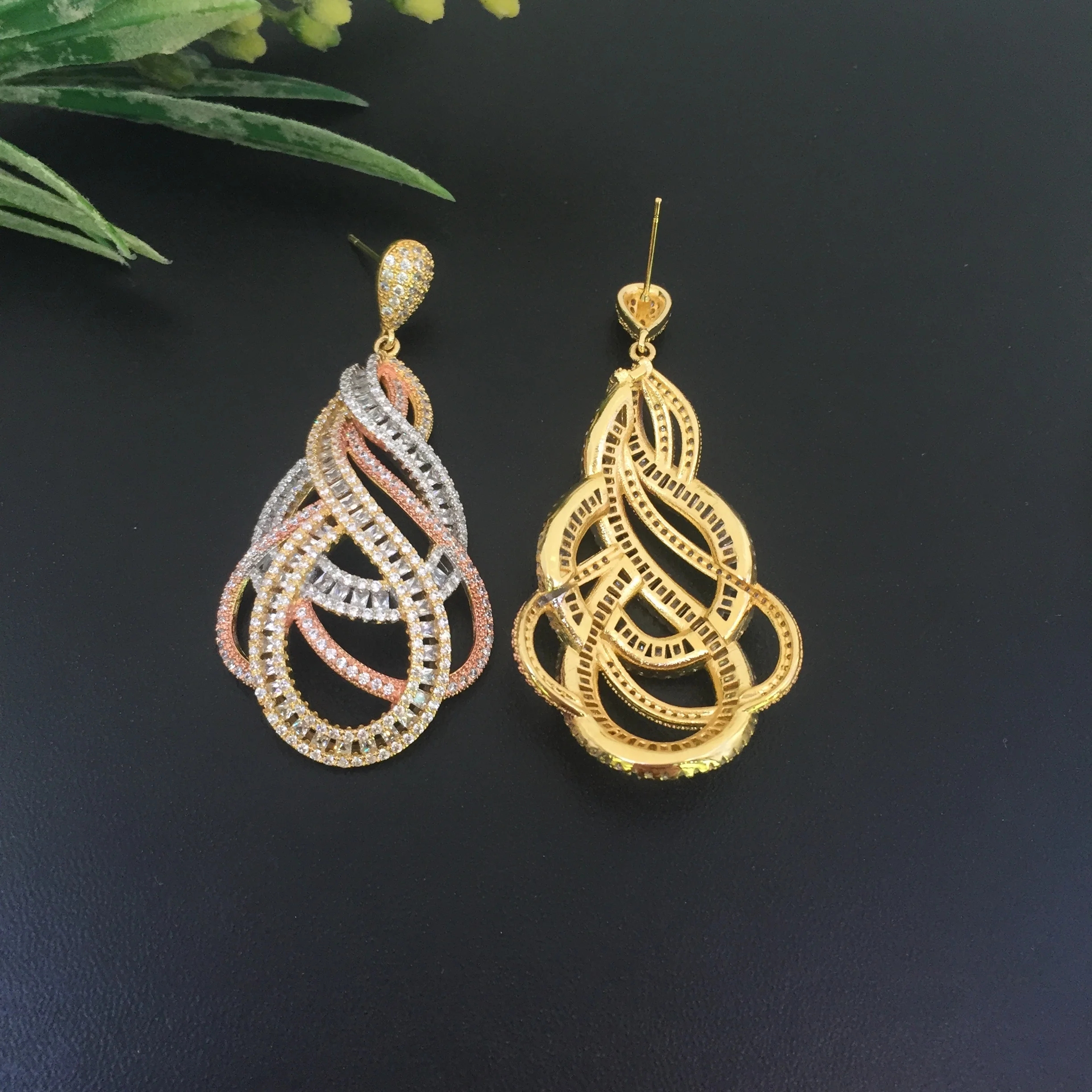 

Lanyika Fashion Jewelry Graceful Petaloid Earrings zircon Micro inlay Micro Plated Banquet Popular Best Gift