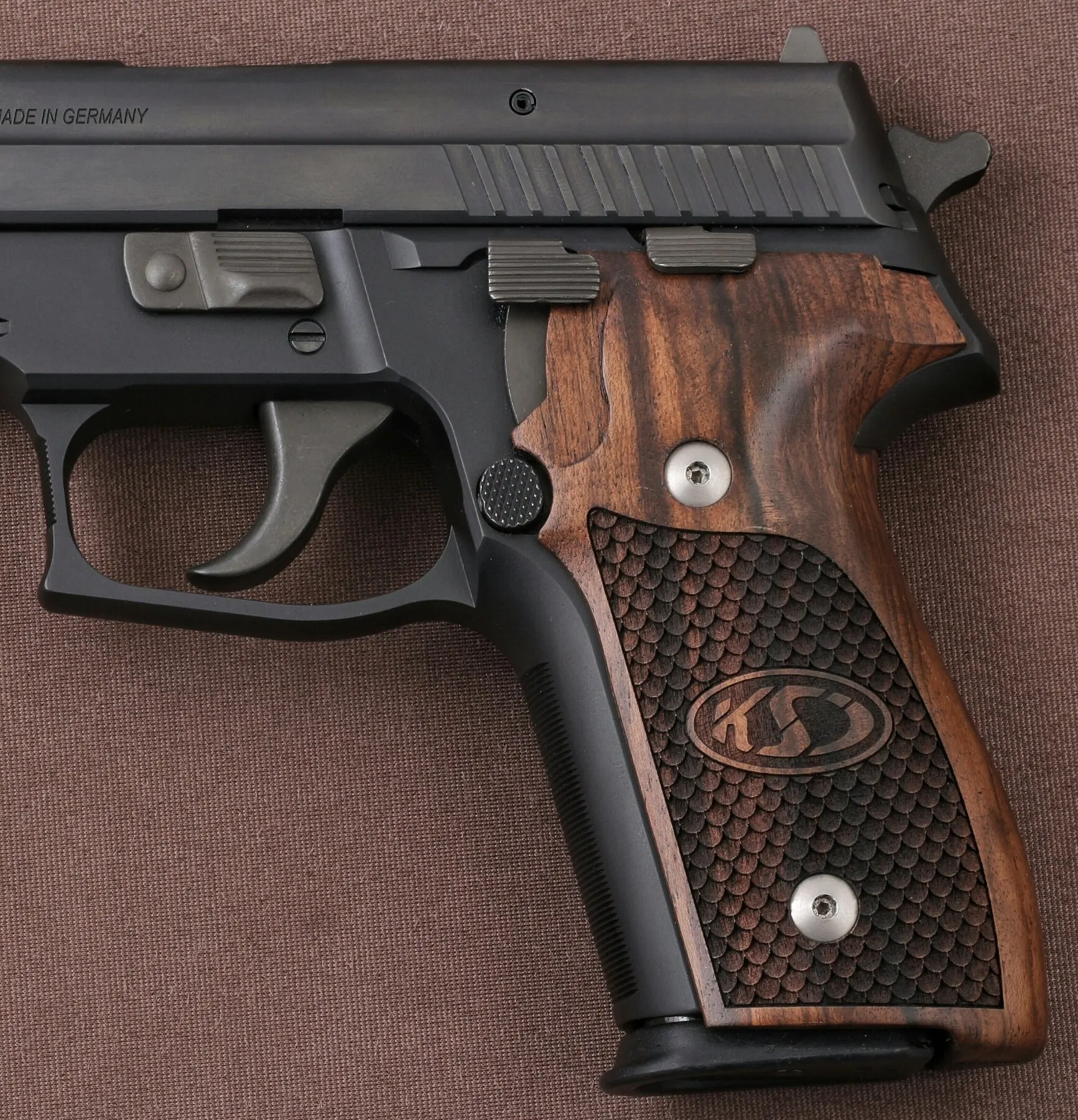 

Ksdгрипсы Sig Sauer P228/P229, совместимый ореховый захват для замены (с рисунком питона с рельефом логотипа KSD)
