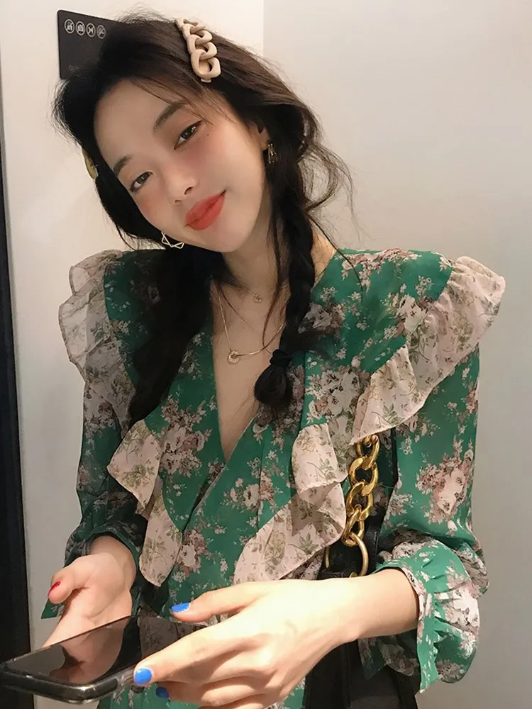 

2021 new summer fashion foreign style V-neck chiffon shirt chic shirt floral loose top women's thin