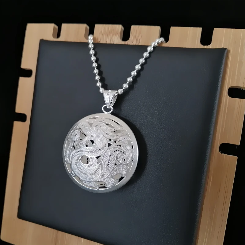 Цепочка с круглым кулоном в виде дракона из серебра 999 пробы | Украшения и