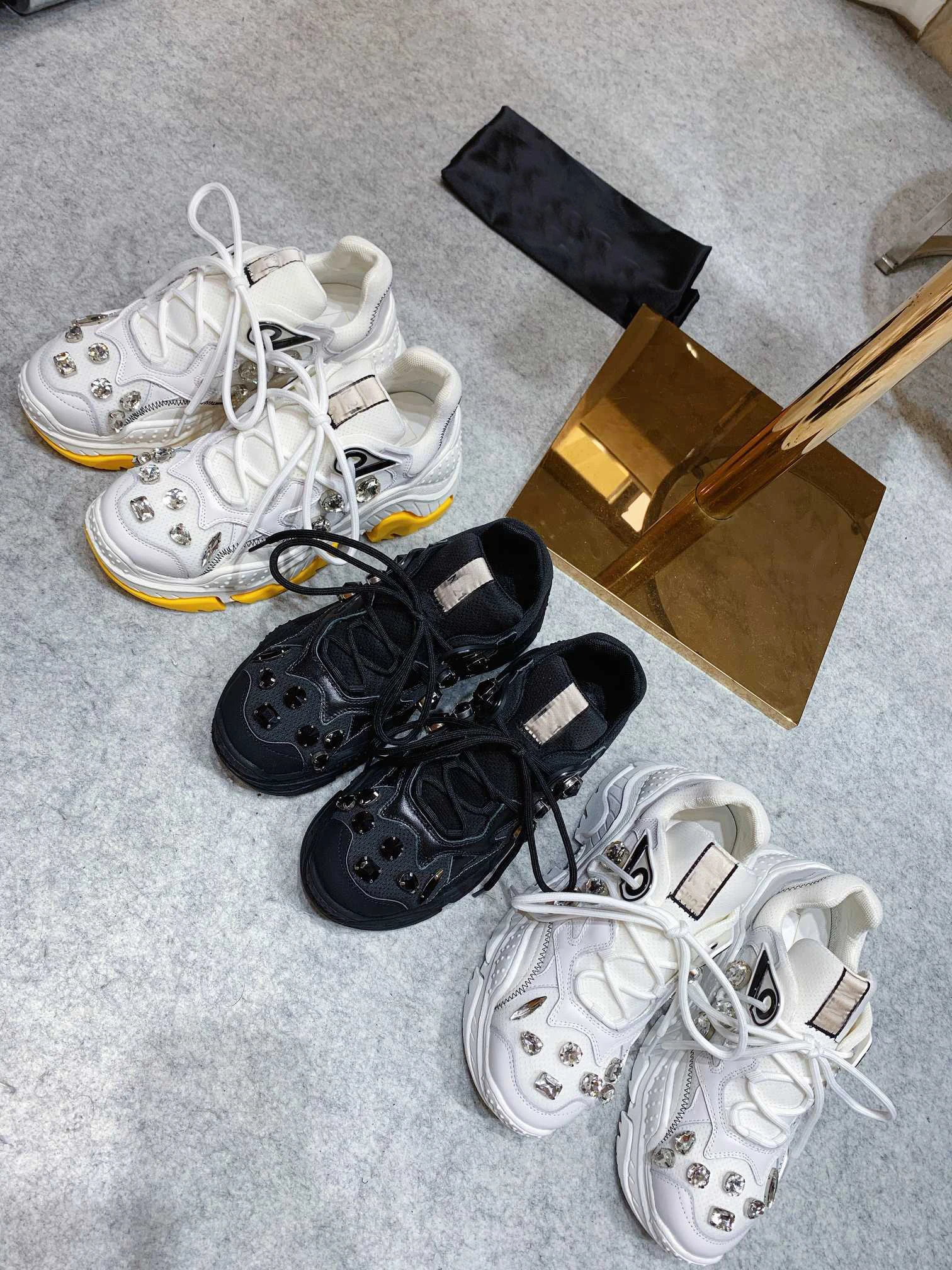 

2021 Spring Autumn Genuine Leather Casual Sneakers Women Fashion Crystal Comfortable Breatheable Lace Up Sport Shoes Black White