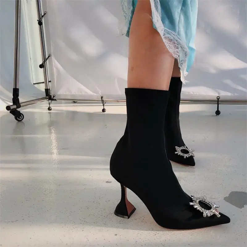 Scarpe donna/зимние женские ботильоны с острым носком; Цвет Черный; короткие женские туфли на высоком каблуке с цветочным узором и кристаллами; женская обувь; botas mujer