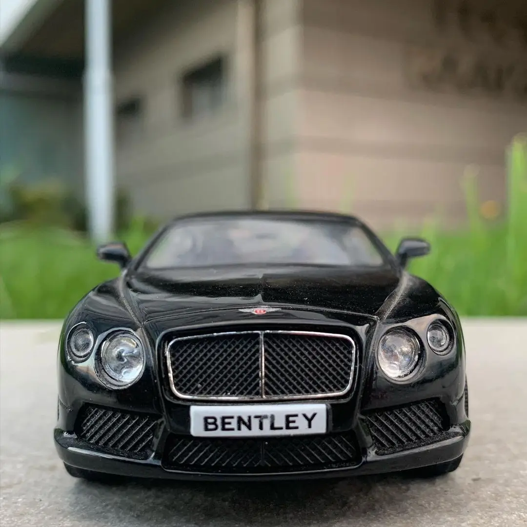 

Children's day 1:32 High Simulation BENTLEYS Diecast Alloy Car Model Sound Light Boy Kid Gift Toy 2 Doors Can Open Free Shipping