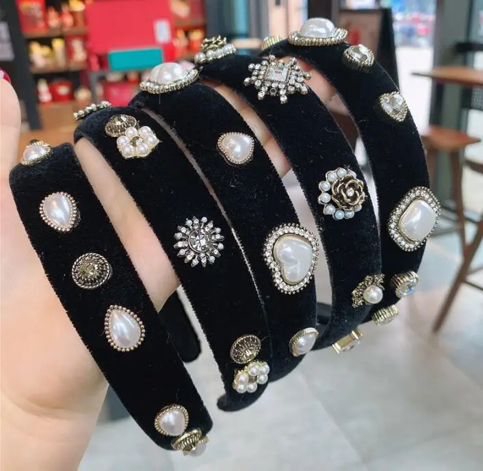 

Korean black velvet retro bright rhinestone comfortable court style hairbands women out hair hoop