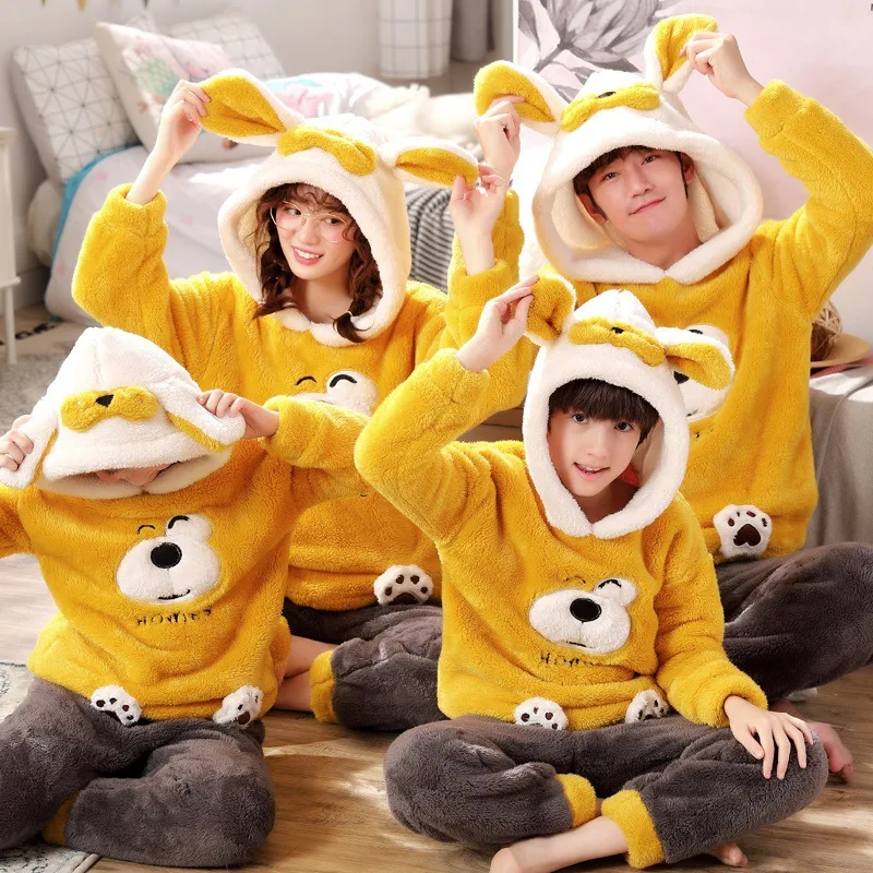 Yellow bear Зимний Пижамный комплект для родителей и детей; Детские фланелевые пижамы; утепленная плюшевая толстовка с капюшоном и длинными рукавами с изображением панды; домашняя одежда для мужчин и женщин - Цвет: Yellow bear