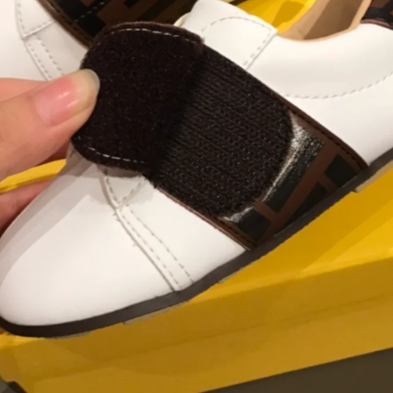 

New alphabet shoes for boys and girls in autumn and winter
