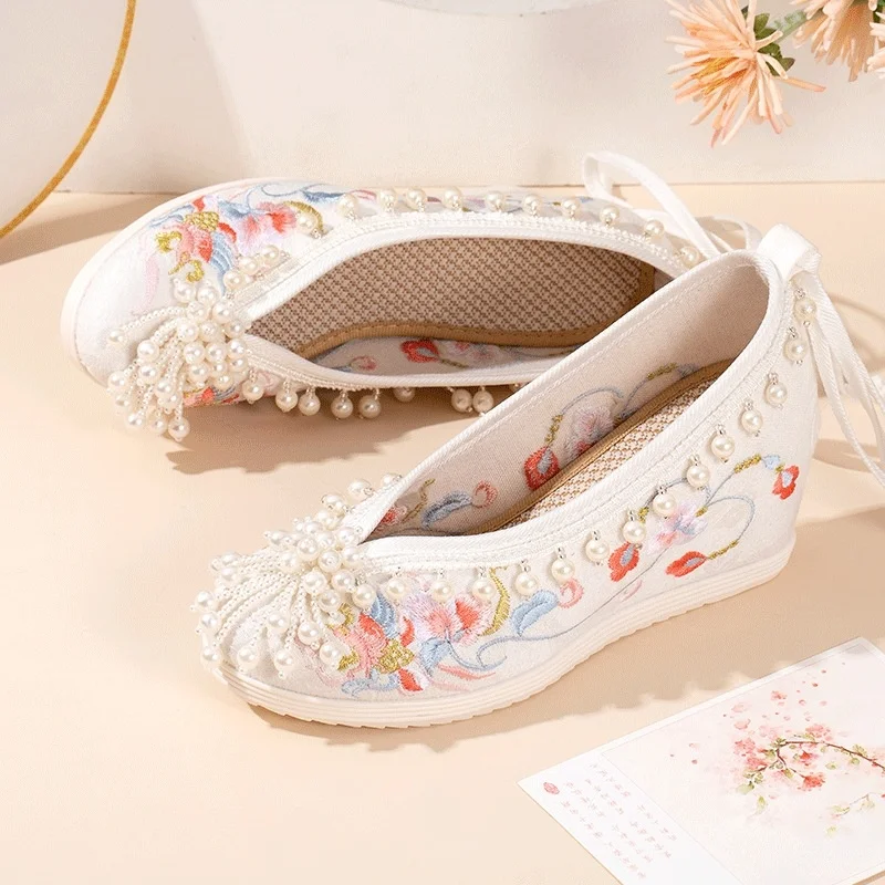 

XinHuaEase Hanfu Chinese Wedding Shoes Ancient Traditional Oriental Xiuhe Shoes Embroidered Beaded Retro High Heel Cloth Shoes