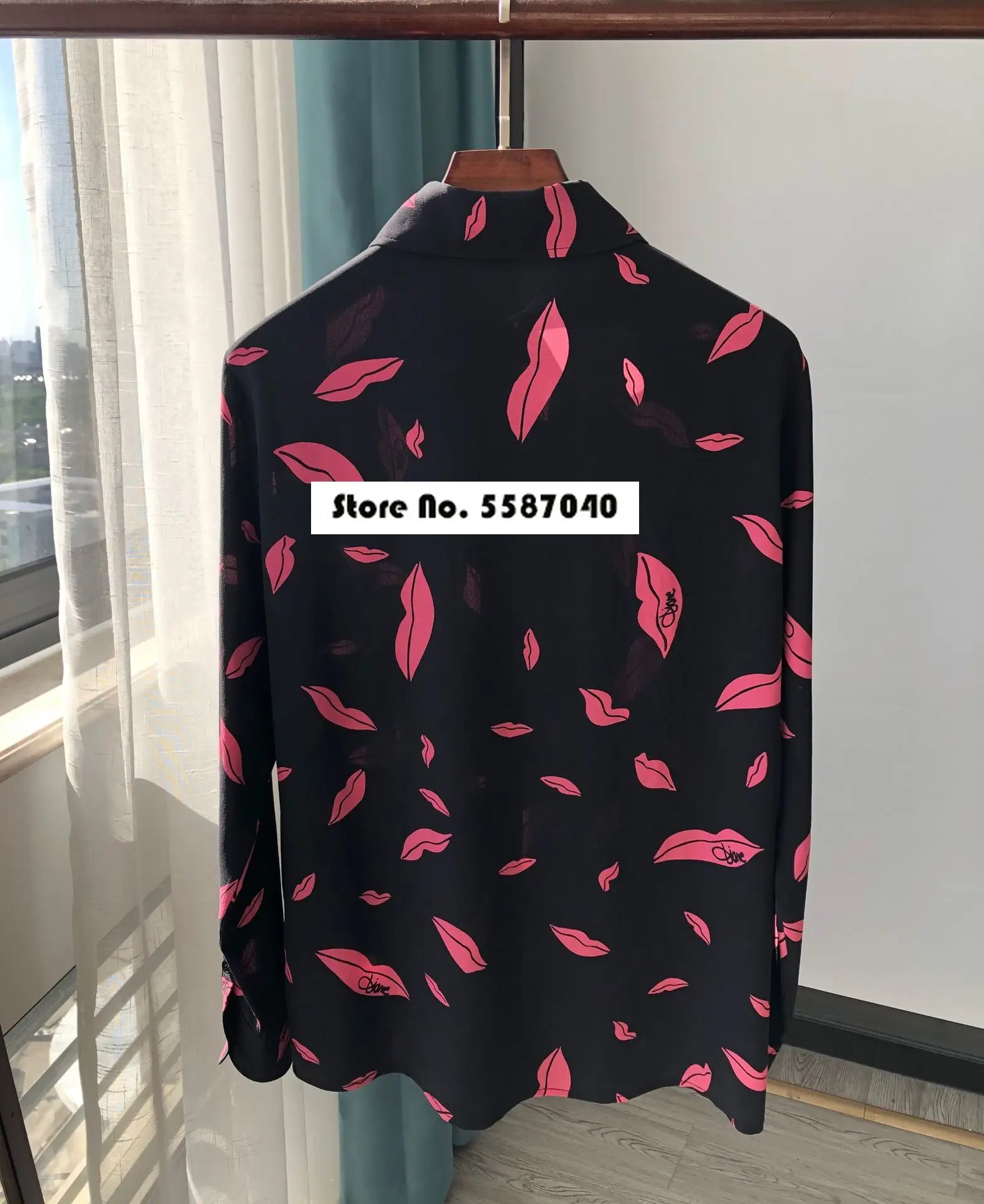 

Black Bottomed 2021 Lip Silk Point Collar Shirt