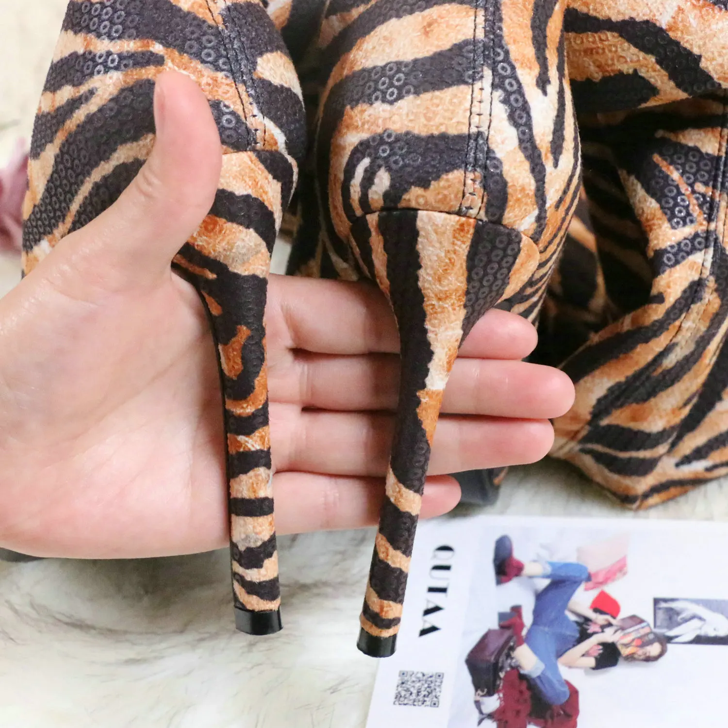 Ботфорты QUTAA женские на тонком высоком каблуке эластичные пикантные модные