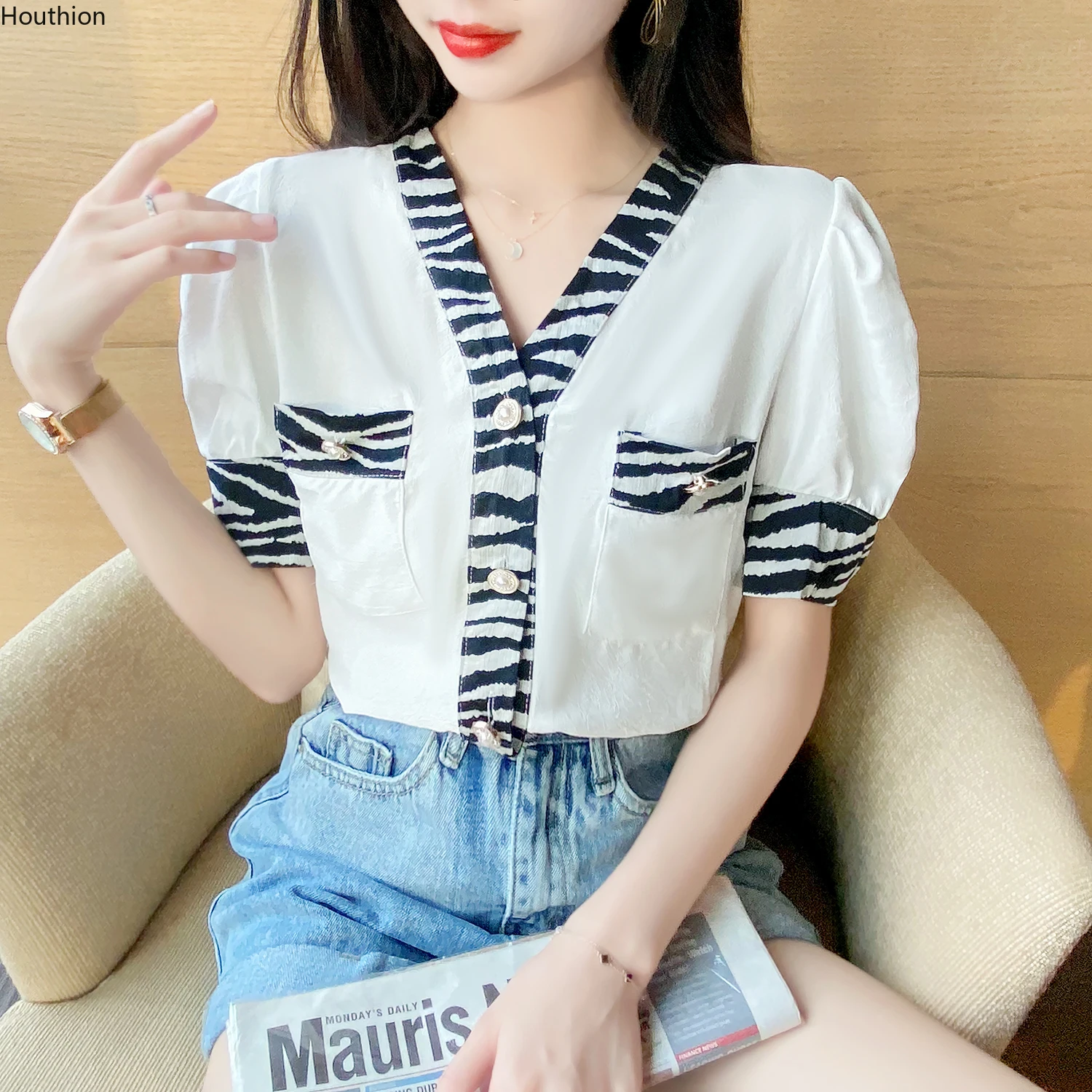 

Блузка женская шифоновая с коротким рукавом и V-образным вырезом