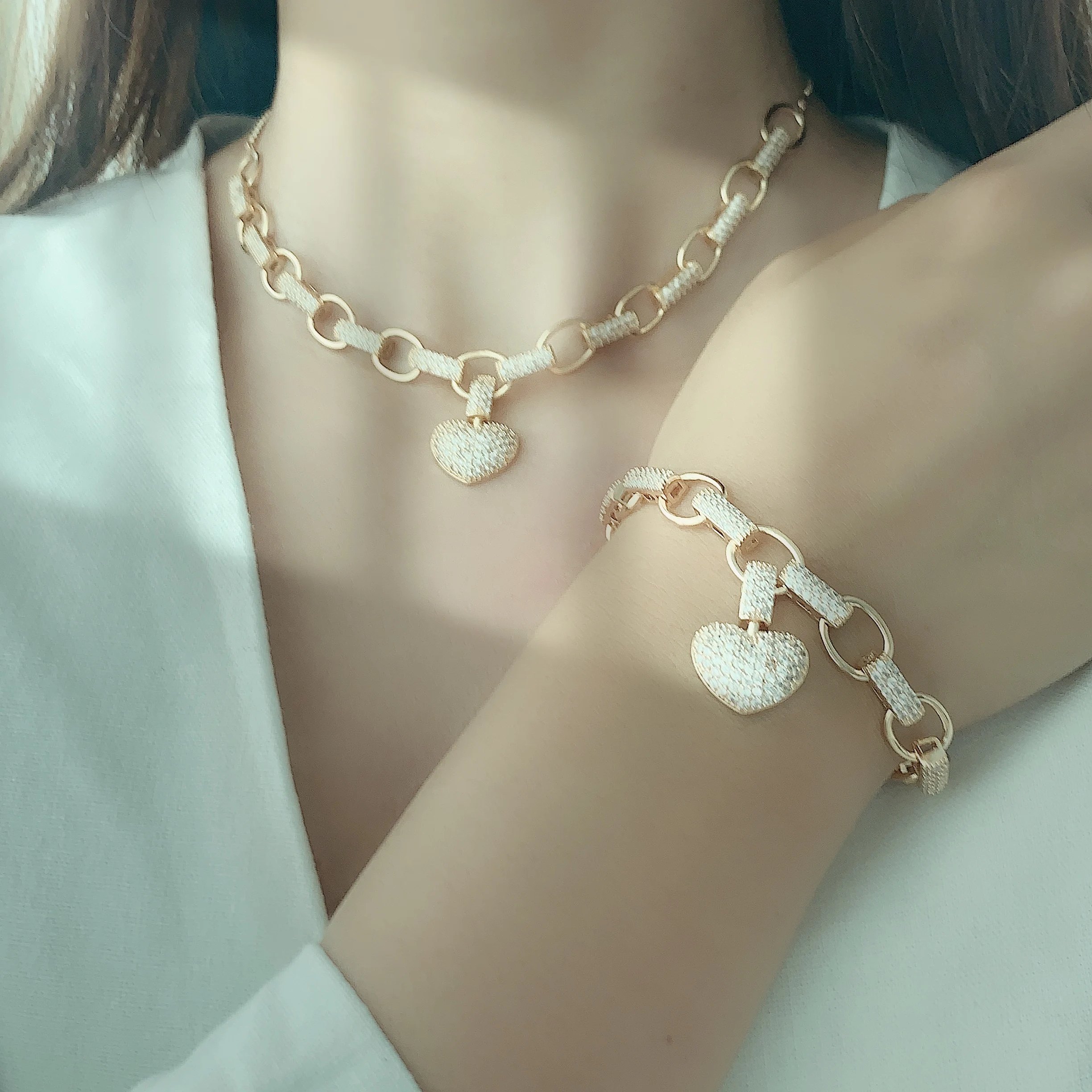 

Trendy White Zircon Heart Shape Pendant Necklace Bracelet Set Link Chain Choker Adjust Women Wedding Heart Set