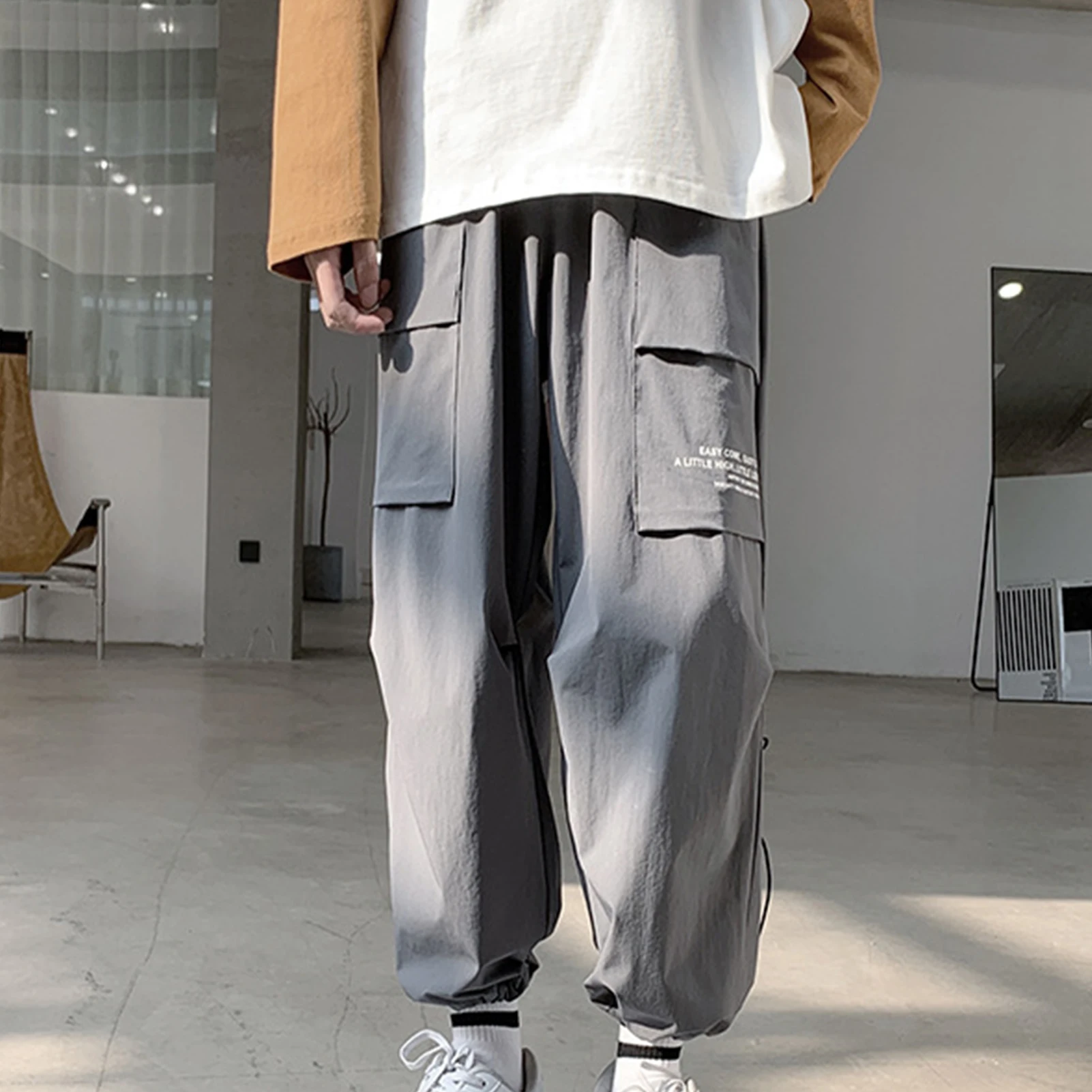 

Men Cargo Pants Sporty Thin Sweatpants Multi Pockets Ankle Tied Long Pants Loose Casual Trousers Hip Hop Streetwear 2020 Fashion