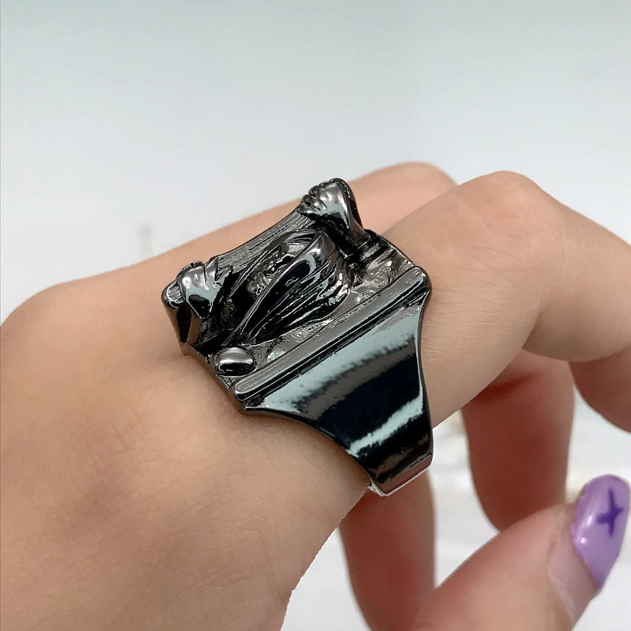 

Halloween Jewelry Creative Horror Knock Rings Sculpting Women Terrifying Geometric Ornaments For Men Gothic Punk Rock Party