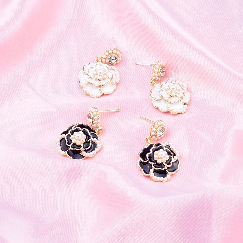 

New Flower Pearl Enamel Drop Earrings for Women Black White Exquisite Girl Jewelry Party Gift 2021 Trend Accessories