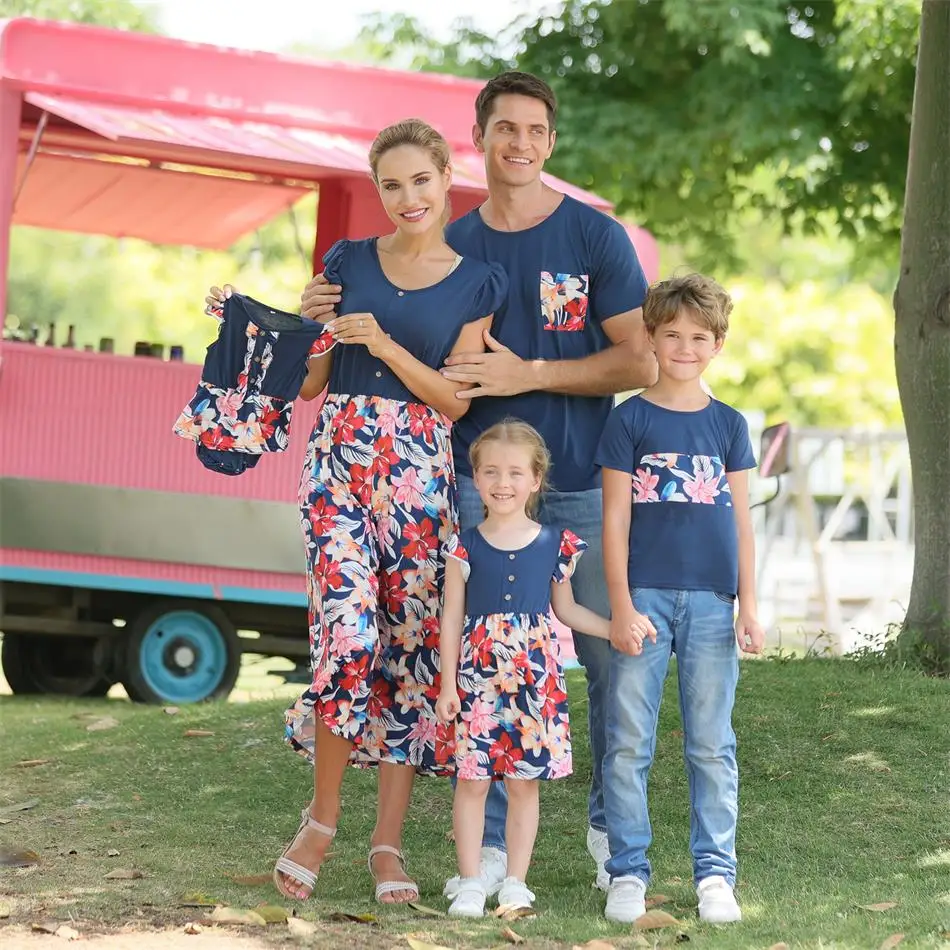 

Summer Family Matching Outfits Flower Mother Daughter Dresses Ruffled Sleeve Mum Baby Mommy and Me Clothes Father Son T-shirts
