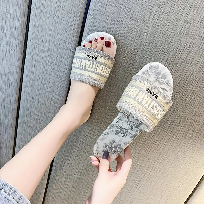 Women Slippers Summer Brand Ladies Round head Flat Outdoor Slides Fashion Female Sandals Open Toe Beach Lady Shoes35-40wholesale