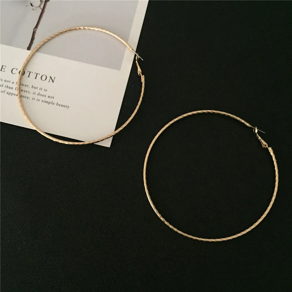 

Серьги-кольца женские большие гравированные под золото