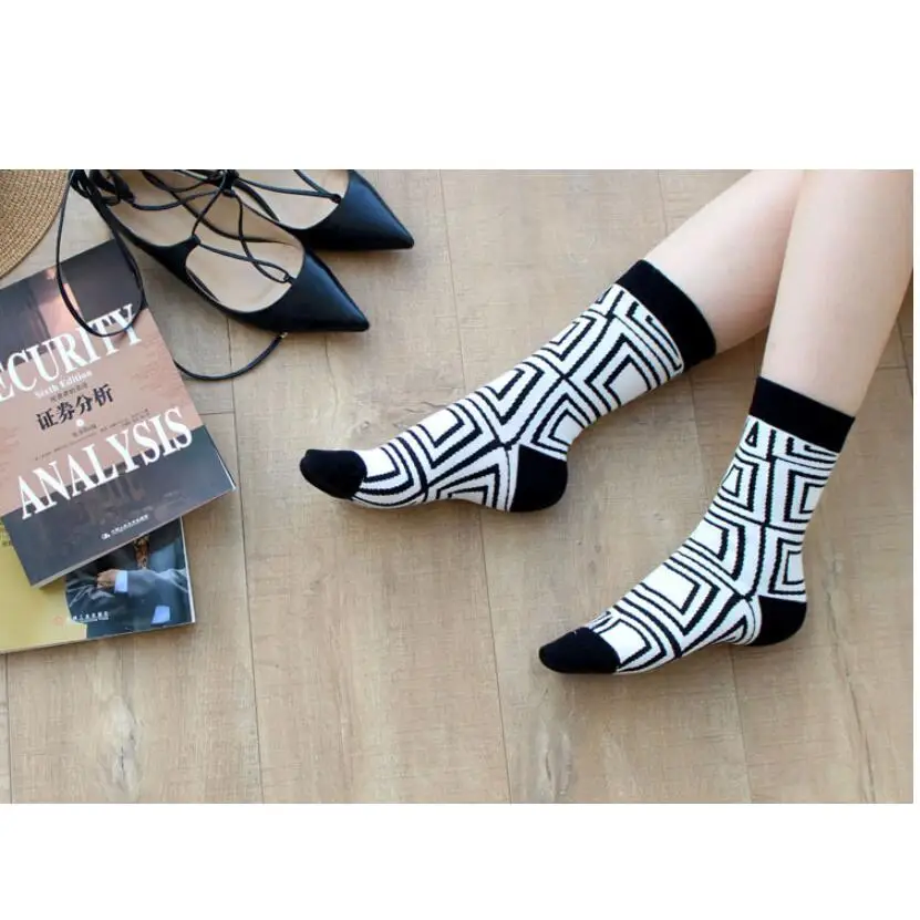 Woman Solid Print Cotton Socks Girls Geometric Printed Black White Warm Winter Ankle Socks Short Socks Crew Socks 5 Pairs/ lot