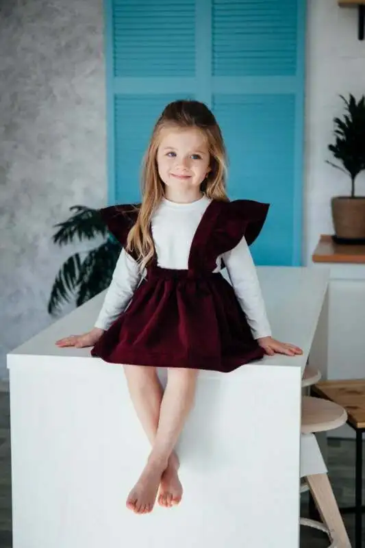 Детское вельветовое платье-пачка на бретельках с рукавами-фонариками для